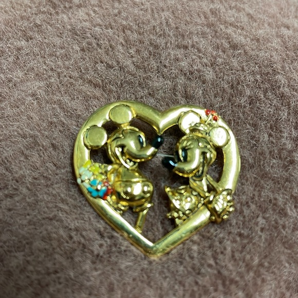 Napier for Disney brooch - Picture 2 of 4